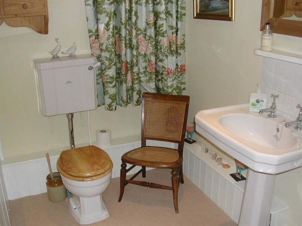 Alltybrain Farm Cottages and B&B