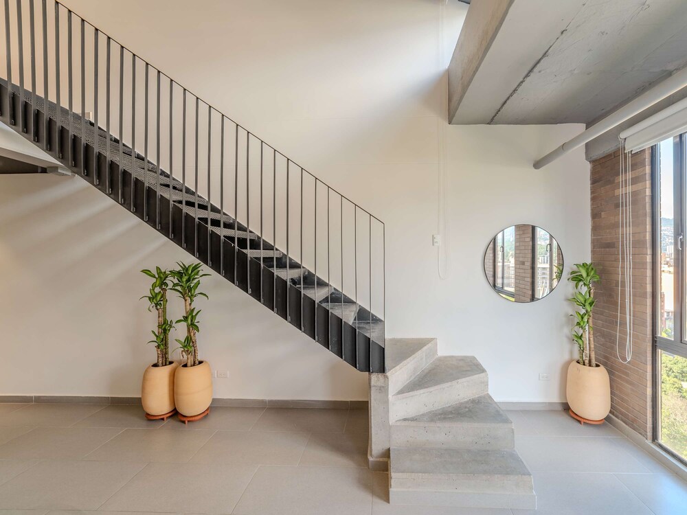 W Contemporary Loft w AC in Trendy Laureles