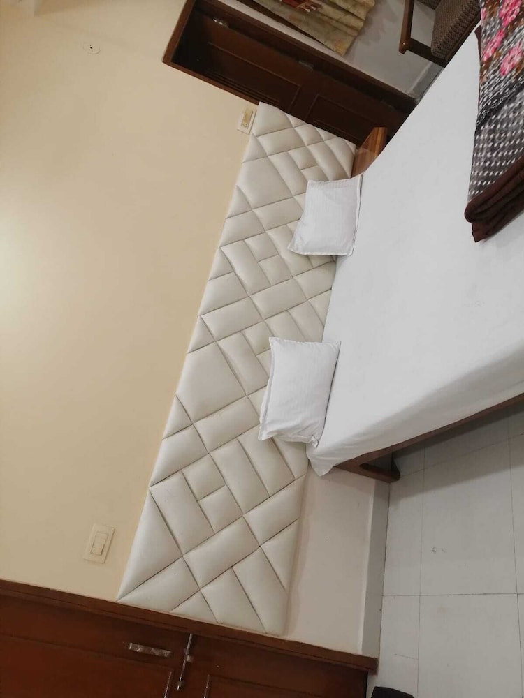 Hotel Pleasure