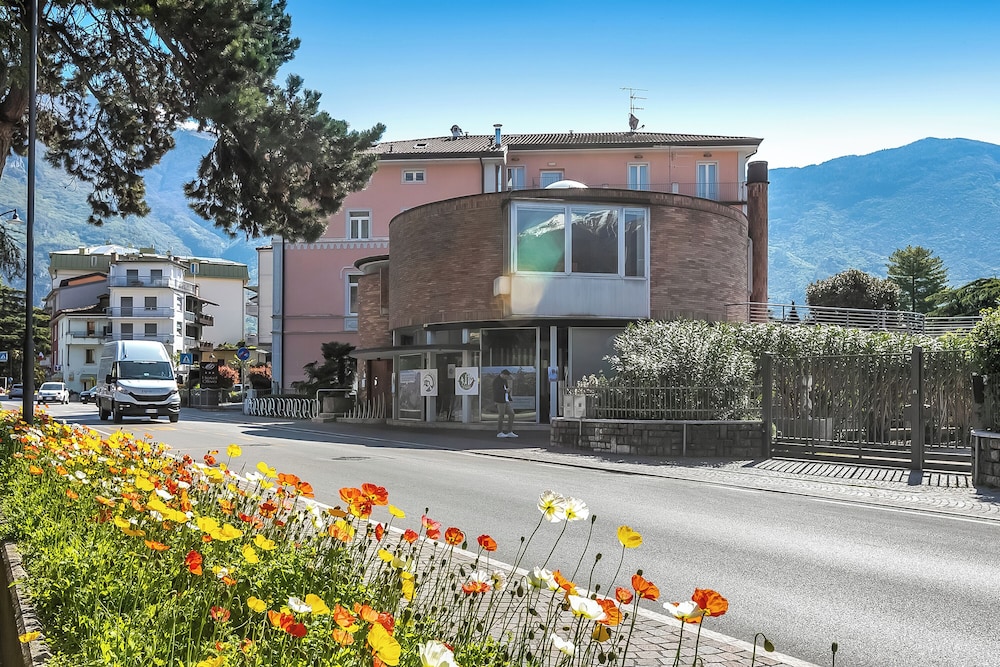 The Arco Round House