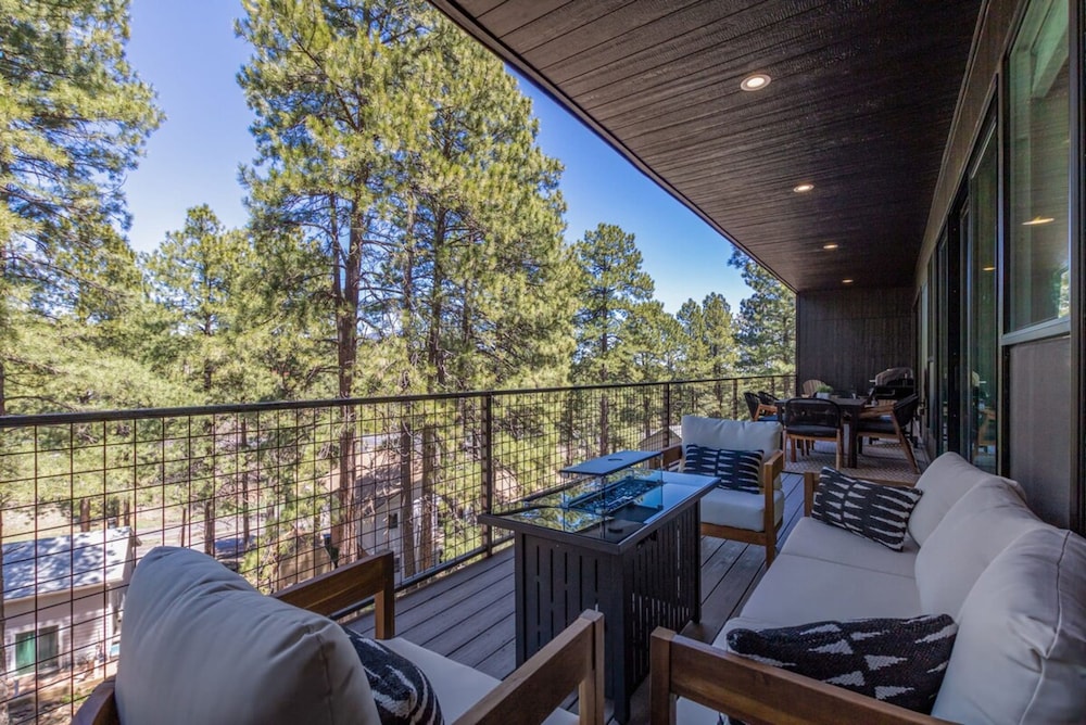 Le Cabin Noir LUX Alpine Retreat Spa BBQ