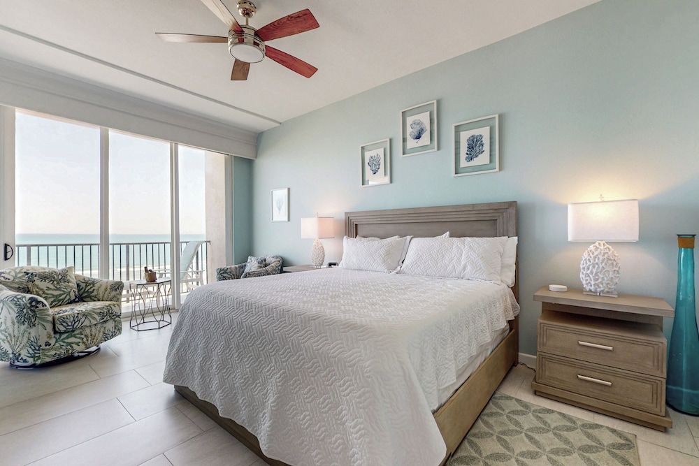 Gorgeous 3BR Penthouse w/ Lanai Facing the Gulf