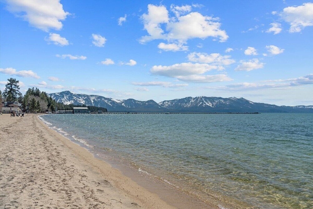Lake Tahoe Vacations - Swimsuit Required 4 Bedroom Home by RedAwning - Property Image 15