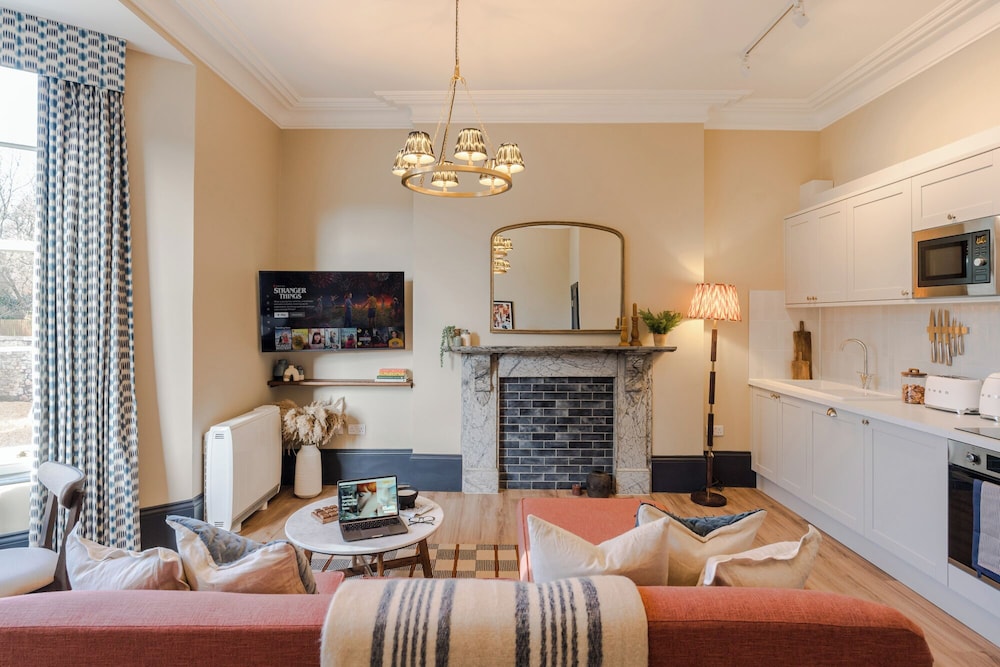Your Apartment - Pembroke House