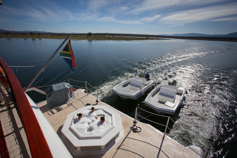 Shayamanzi Houseboats