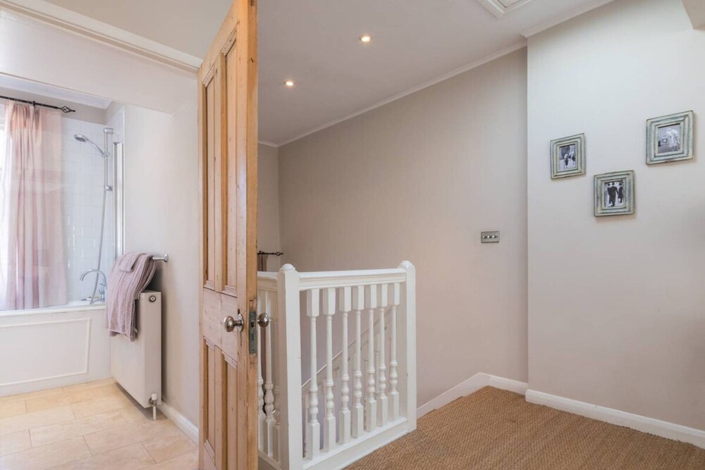 Stylish 1-bed With a Roof Terrace