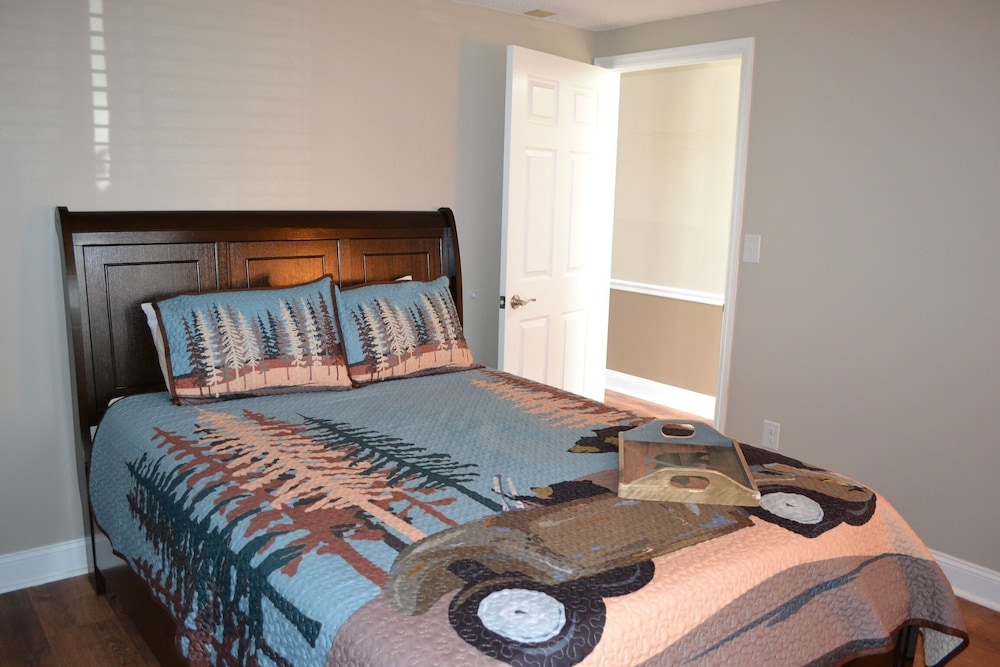 Smoky Mountains 107 2bd Condo With Fireplace 2 Bedroom Home by RedAwning view 5