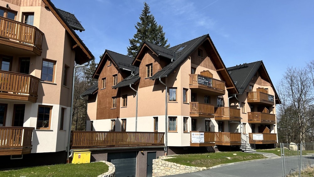 Apartamenty Sun & Snow Nad Łomnicą view 3