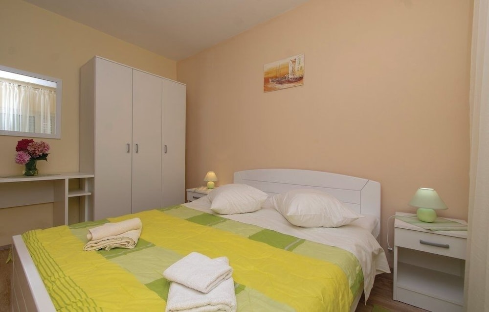 Zdravko - Comfortable & Close to the sea - A1 view 4