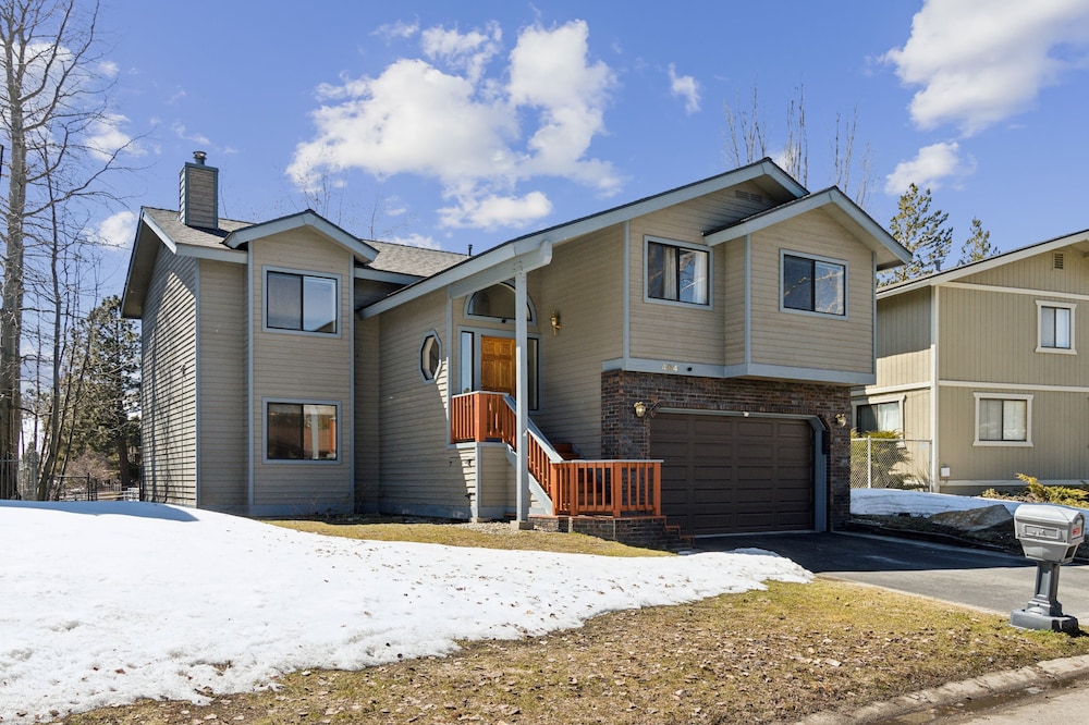 Tranquil Tahoe Retreat With Hot Tub 3 Bedroom Home by RedAwning
