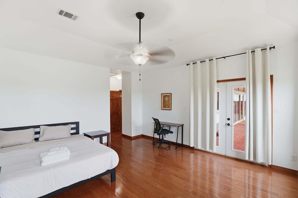 4br Leander Retreat With Hot Tub & Views 4 Bedroom Home