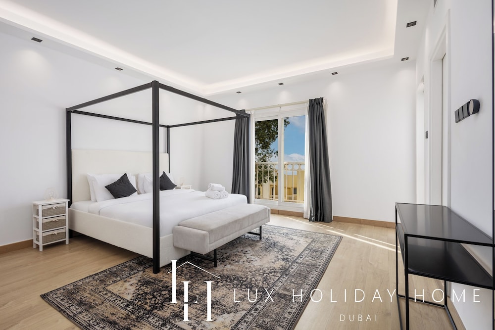 LUX The Serene Springs Villa