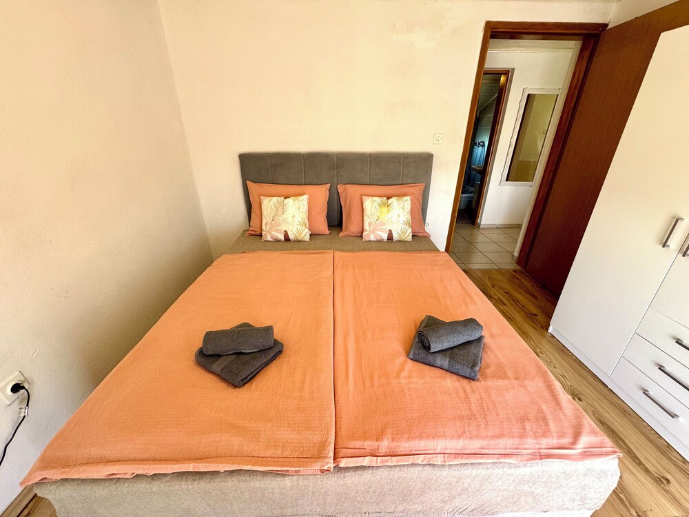 Apartment Lora 1