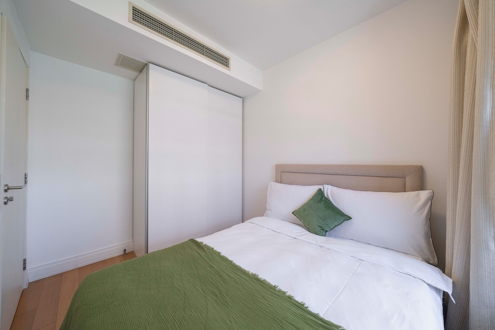 Tyms Stylish 3BR 2BA Apt Xujiahui Metro