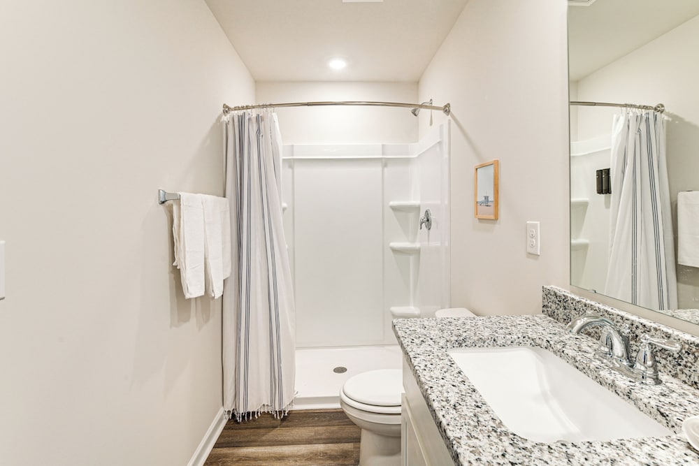 2 Mi to Shore: Newly Built Surfside Beach Gem