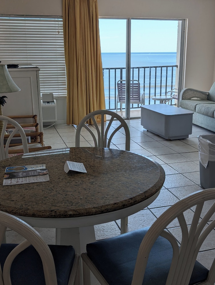 Daytona Beach Vacations - Traders Inn Beach Club - Property Image 3