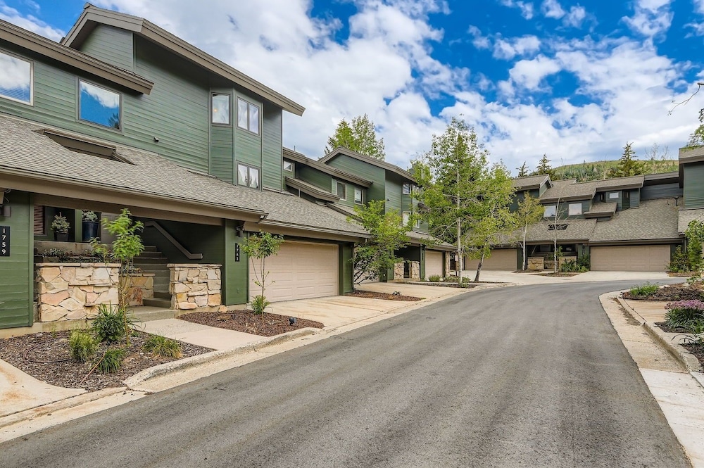 1763 Lakeside Getaway At Deer Valley! 3 Bedroom Home
