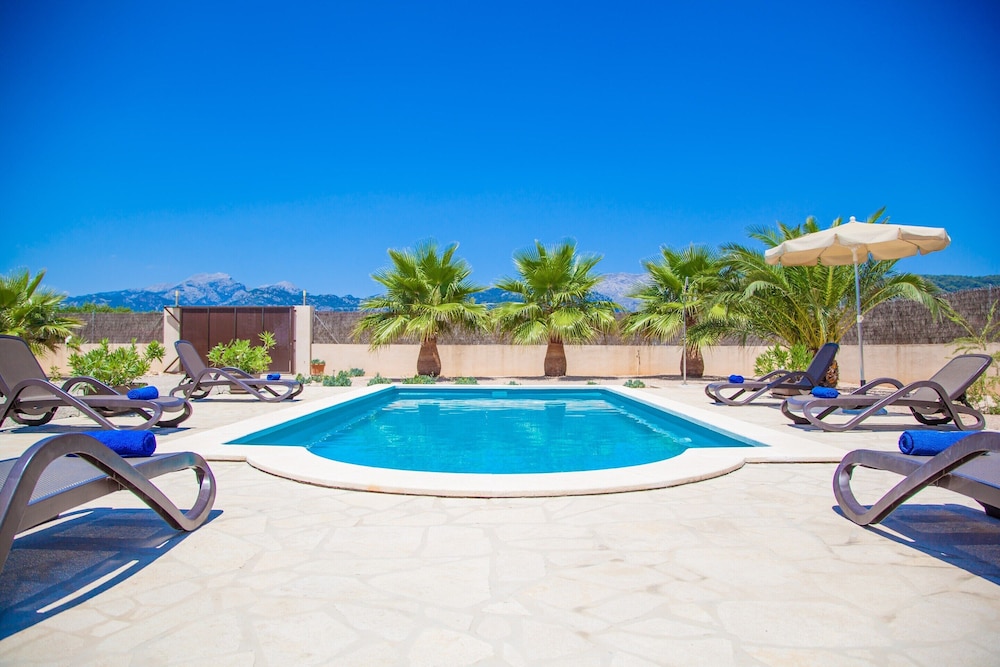 Villa With Pool & Terrace