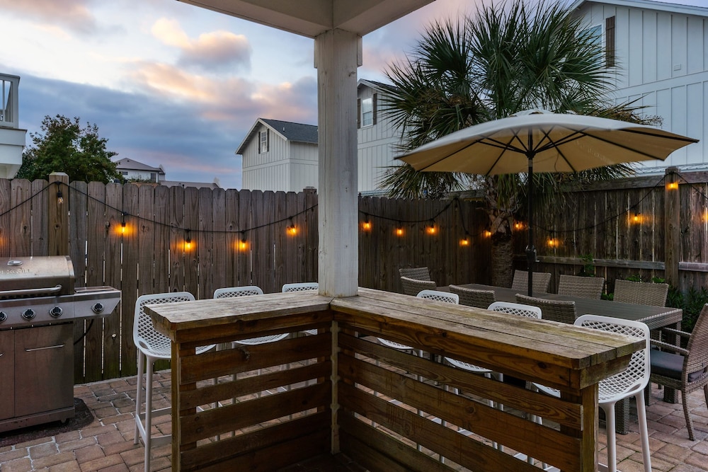 Blue Surf Lane Miramar Beach Home w Pool Firepit Golf Cart Quick Beach Access