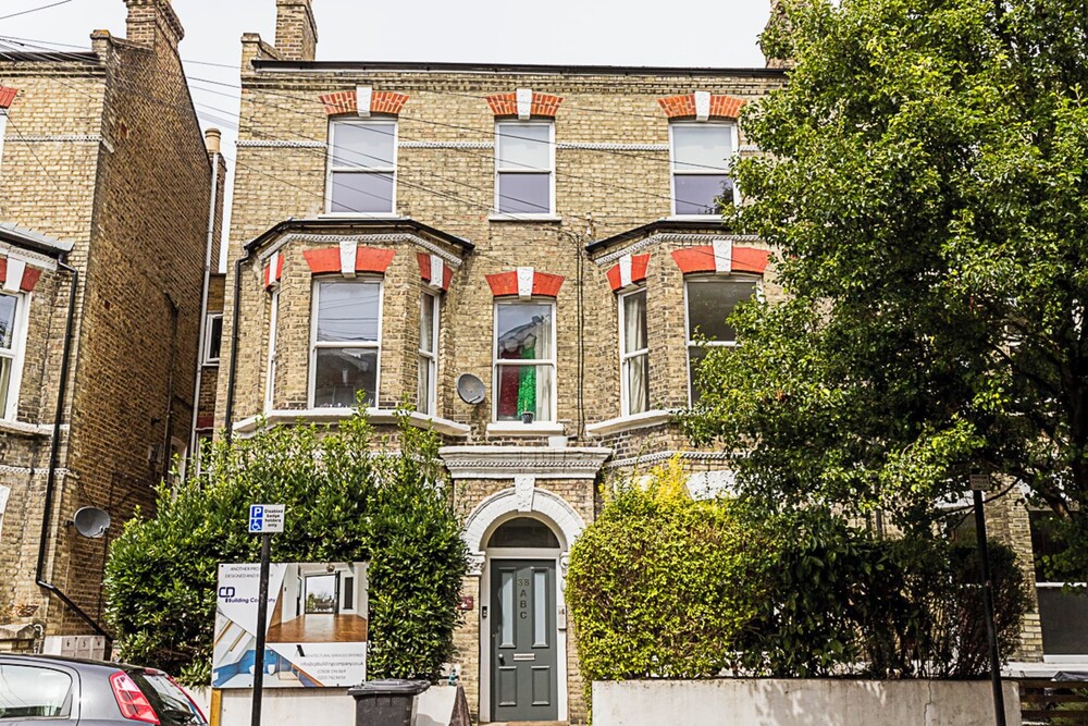 Rustic and Contemporary Haven in Brixton