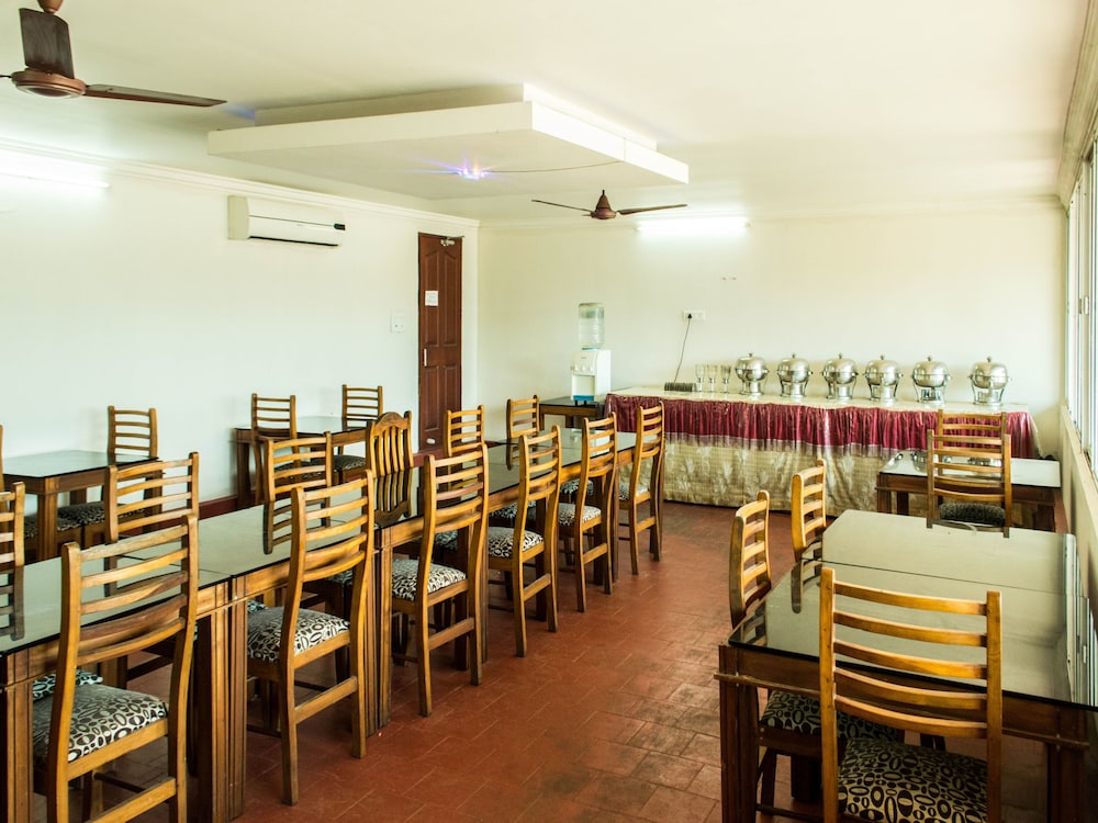 OYO 5237 Island Lake Resort