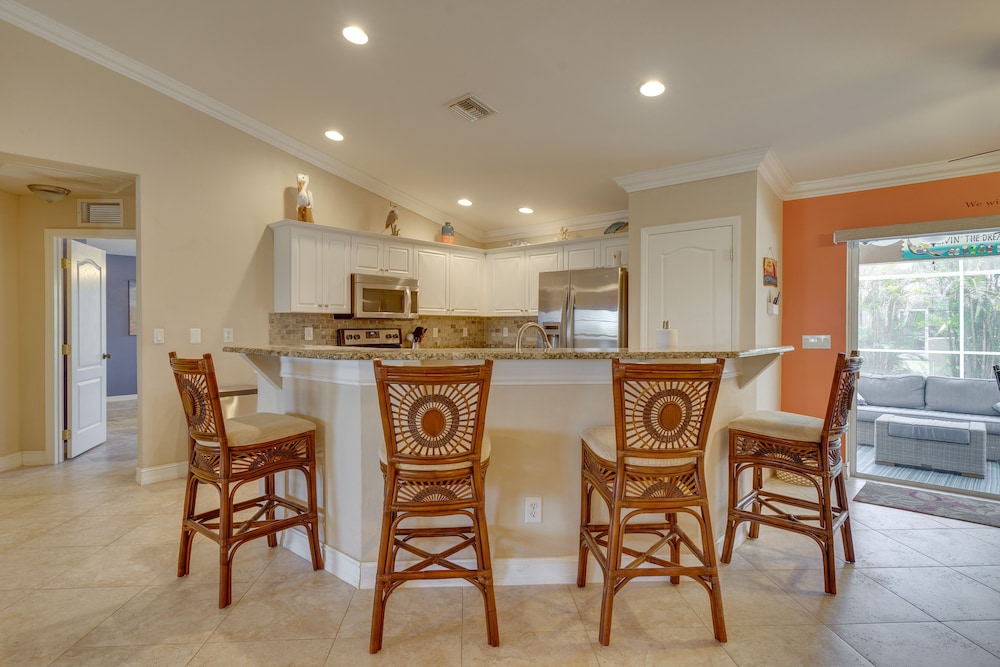 Family-friendly Home  10 Mi to Dtwn Cape Coral - Property Image 9