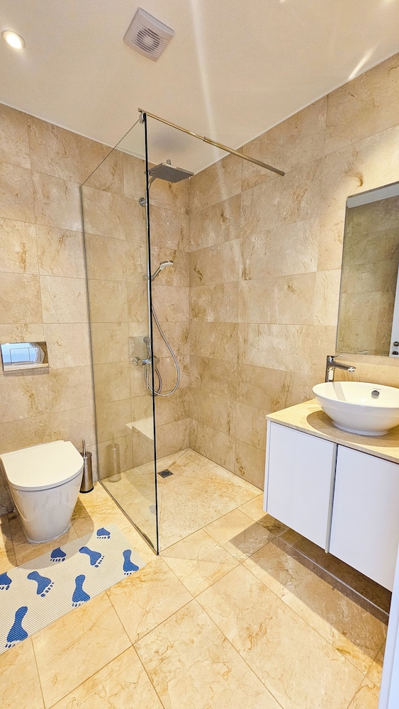 Larnaca Beach Bliss Apartment