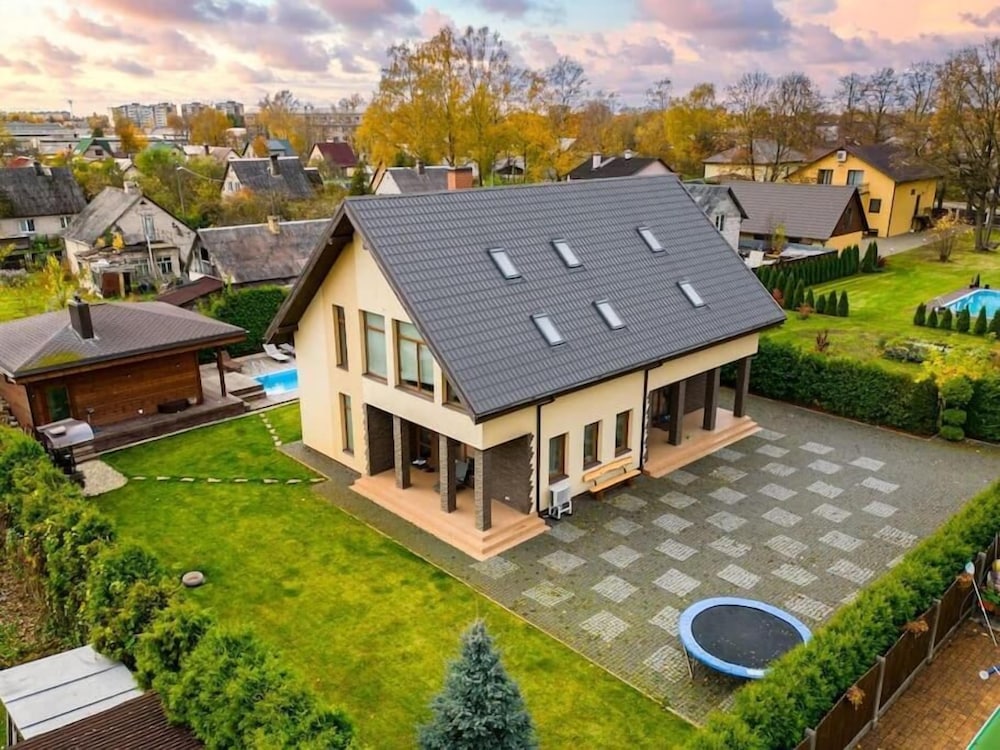 Luxurious Amber Villa With Private Pool and Garden Views