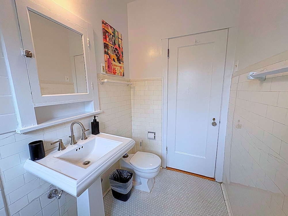 Charming 1BR in Evanston - Hinman B3