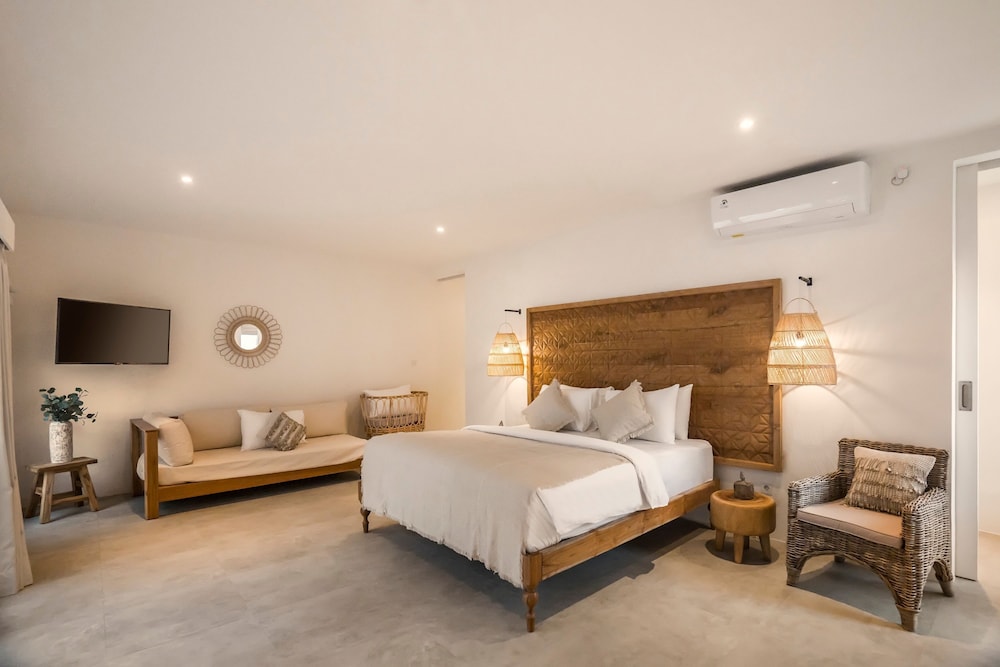 A Casa Di Renucci by Alfred in Bali - Brand New Stunning 5BR Villa Near Seminyak Beach