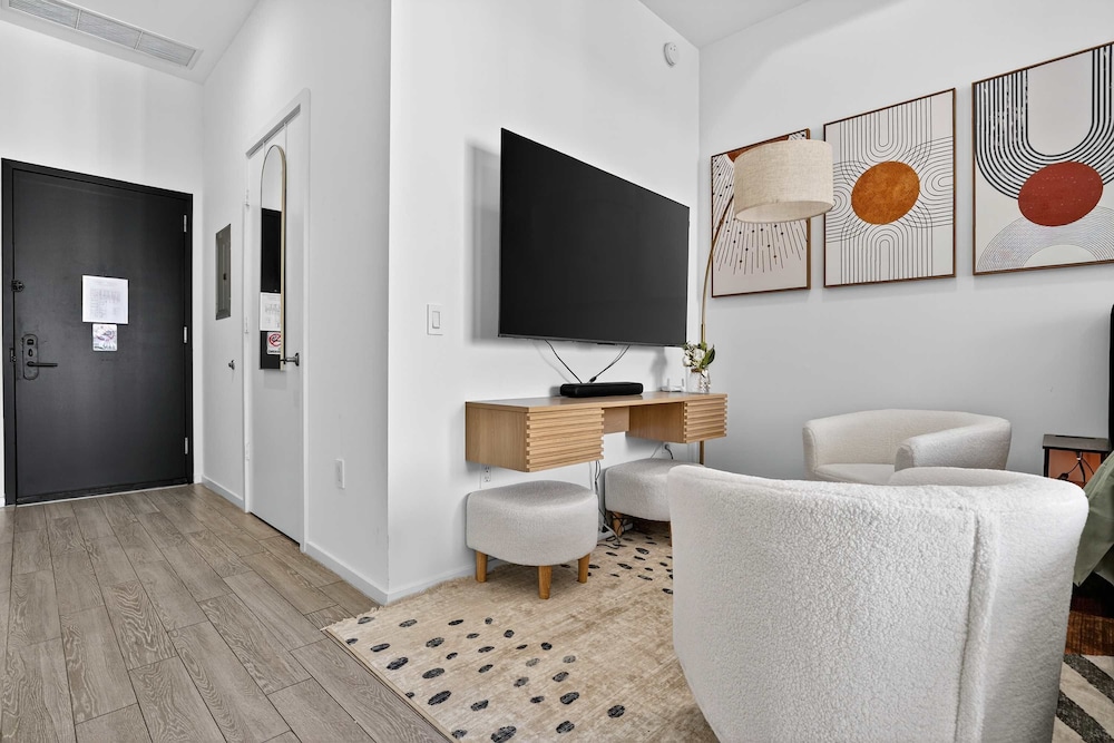 CBD Luxepad Penthouse Studio 1 King Bed Gorgeous Bay Views Pool Hottub Gym Restaurants