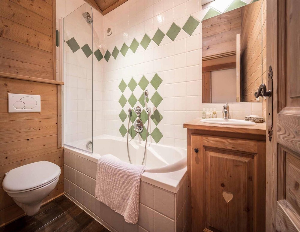 Quietly Located Chalets With Hammam