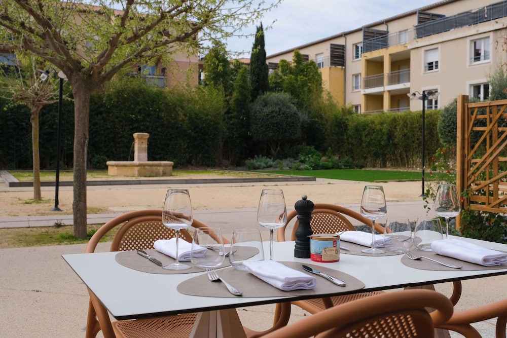 Zenitude Hotel la Valadière, an Ascend Collection Hotel