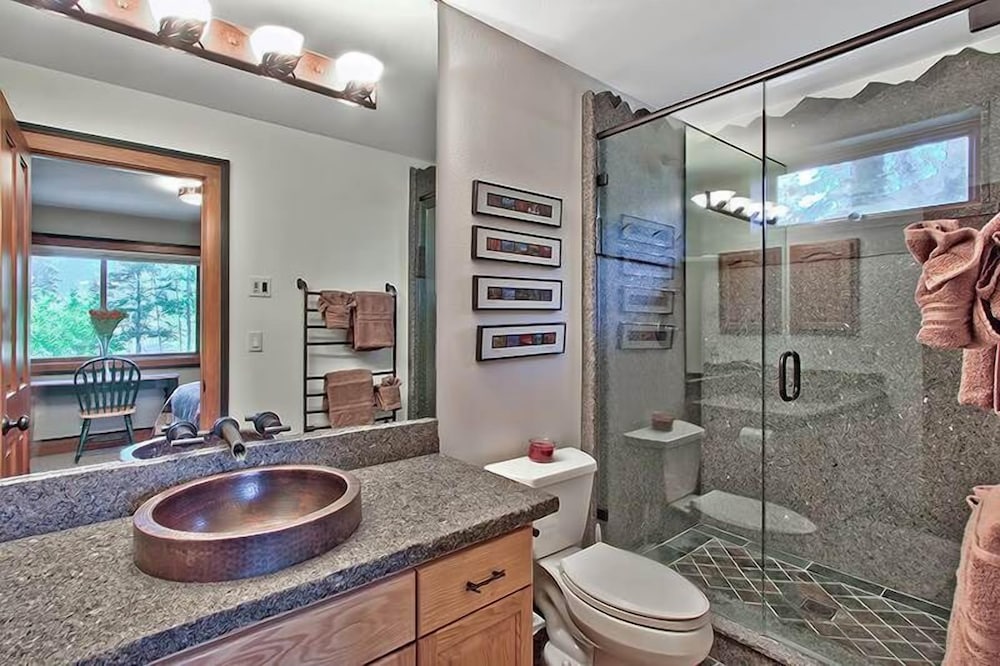 Lake Tahoe Vacations - Wilderness Lodge - 5 Br Home - Property Image 8