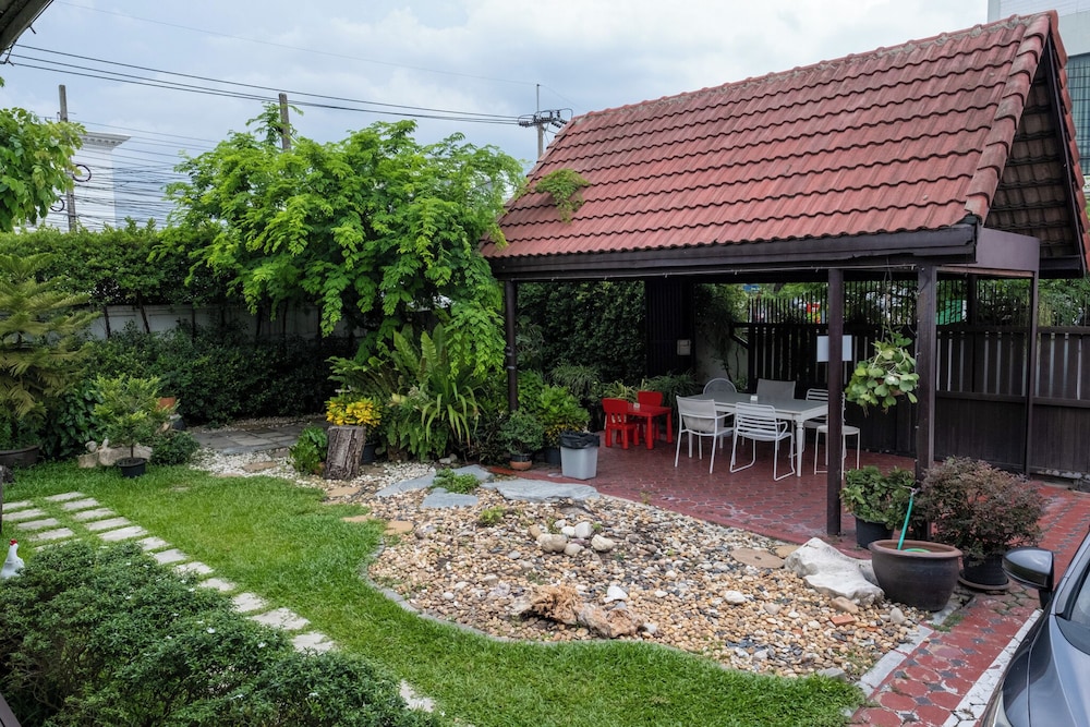 Seven Rabbit House