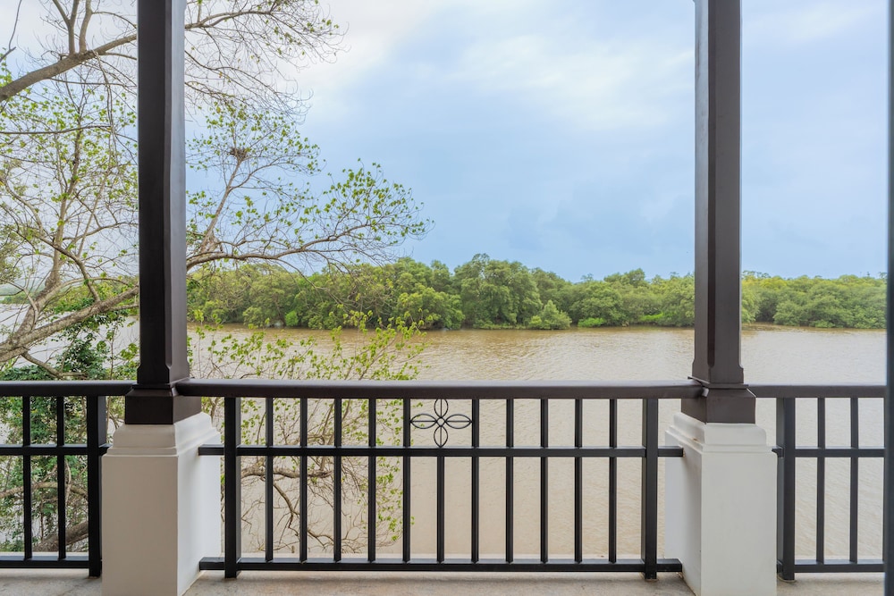 ELIVAAS VILLA FLEUVE