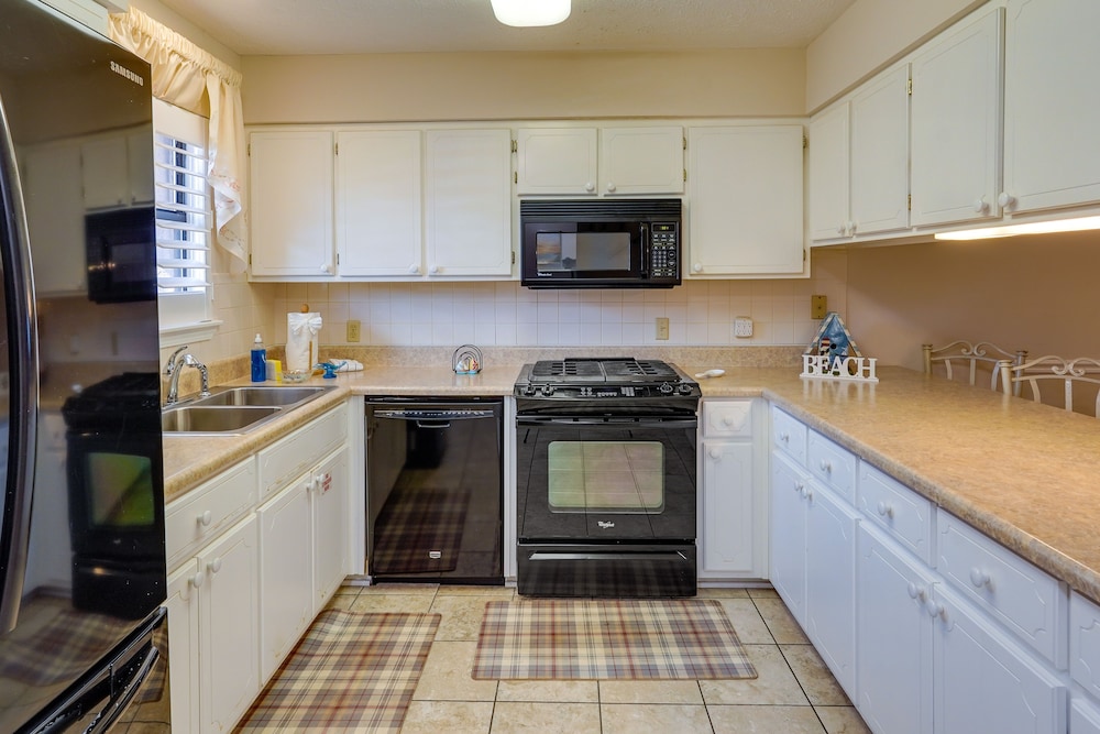 PCB Townhome w/ Resort Amenities - Walk to Ocean!