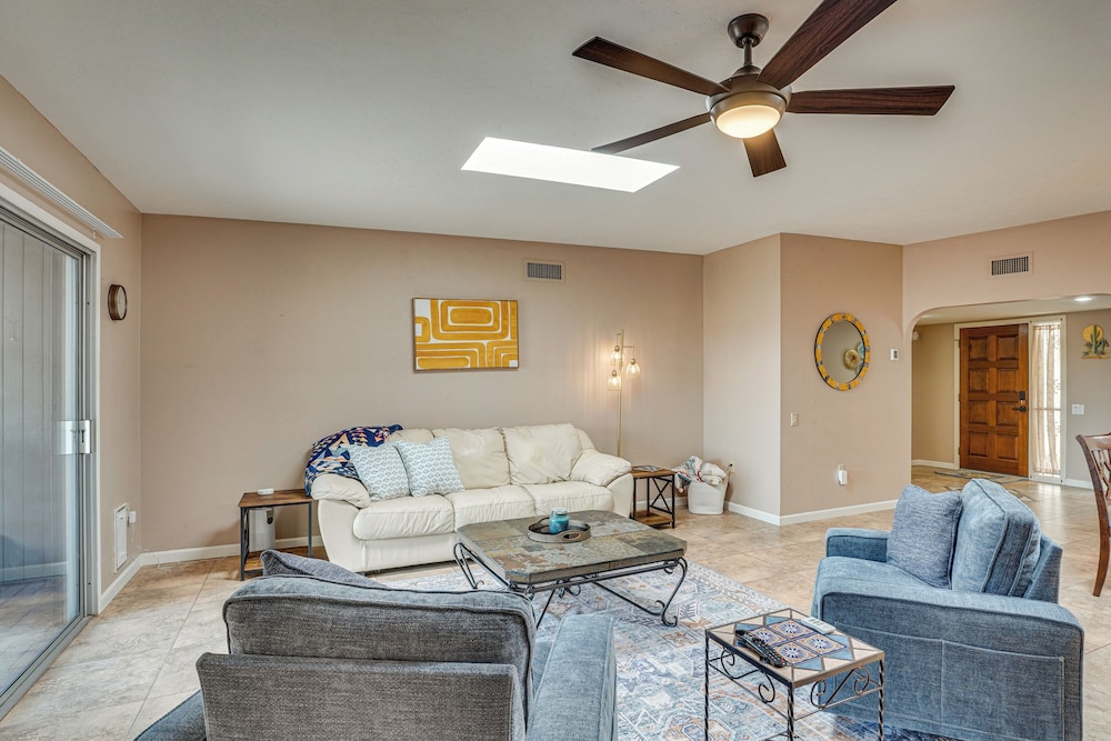 Quiet Townhome w/ Mountain Views in Green Valley