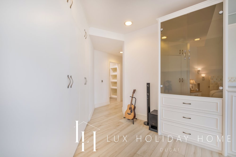 LUX The Shoreline Sea View Suite