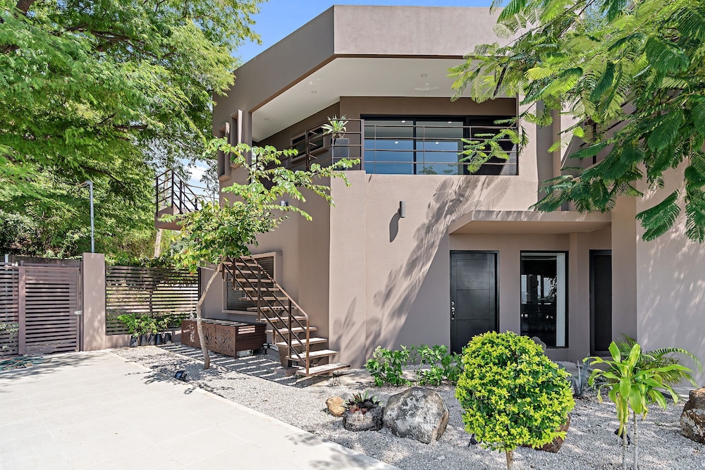 Luxury 5BR Oceanview Villa with Infinity Pool, King Beds, and Sunset Views Over Playa Prieta