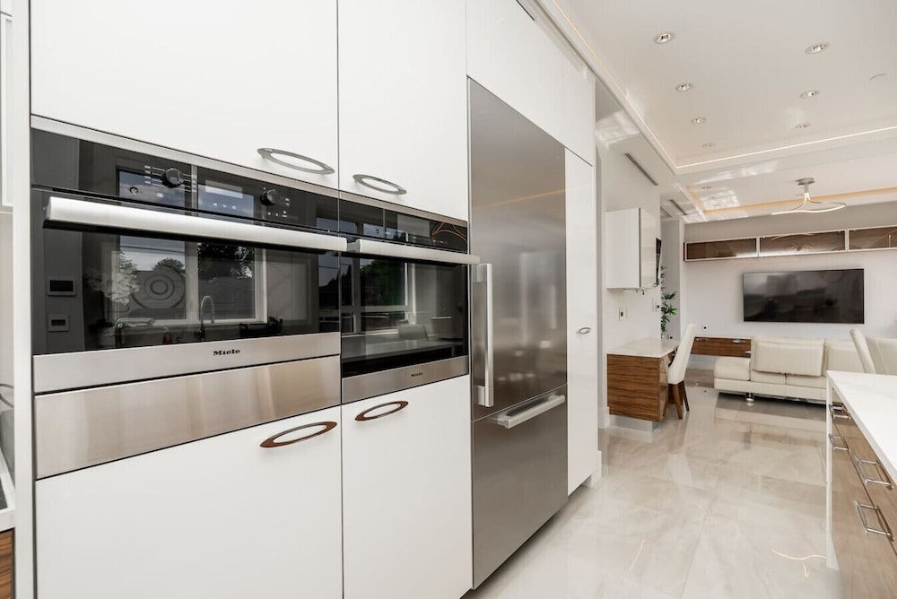 Centrally-located Luxury Home With Views Cinema