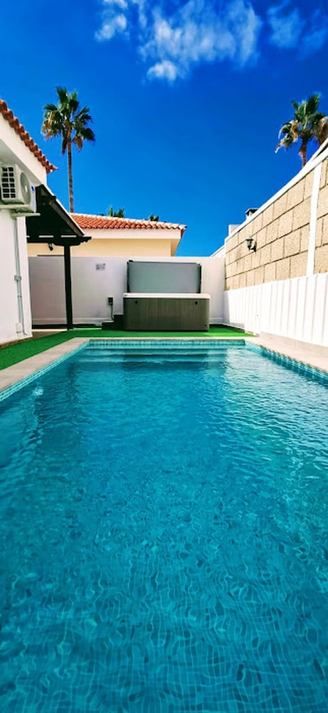 Villa Rosa in Callao Salvaje