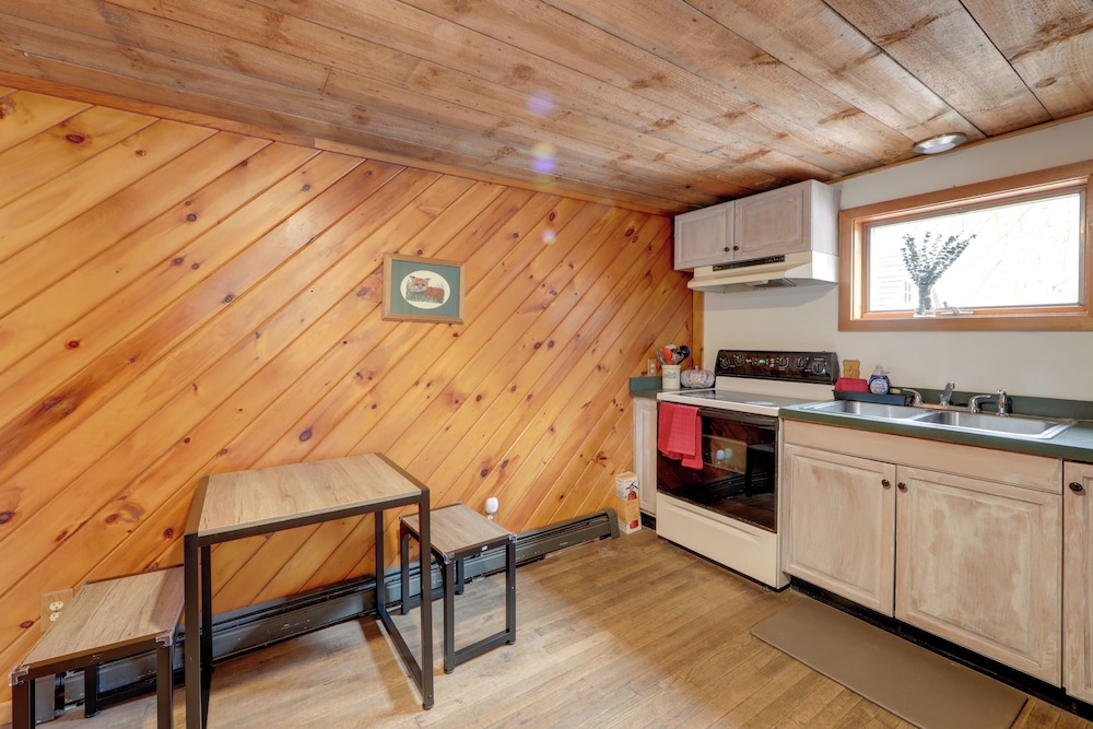 Fall Festival Retreat: Cabin w/ Deck & Yard!