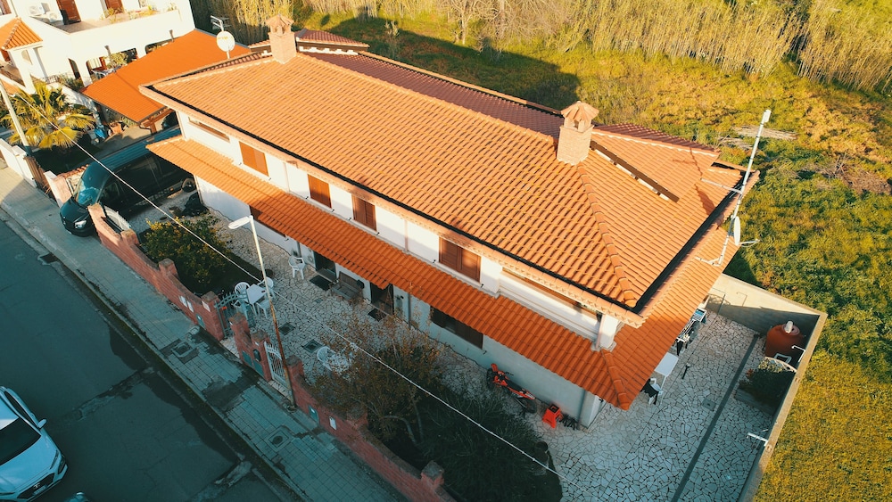 ANAELEHOUSEAPARTMENTS L.T.B.