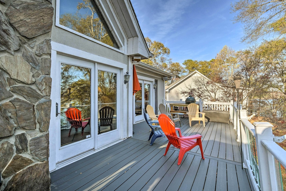 Lake Hartwell Home w/ Private Dock  Hot Tub! - Property Image 9