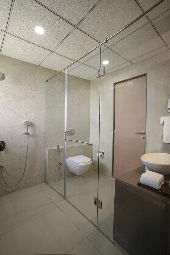 Gir Aatithya Clarks Inn