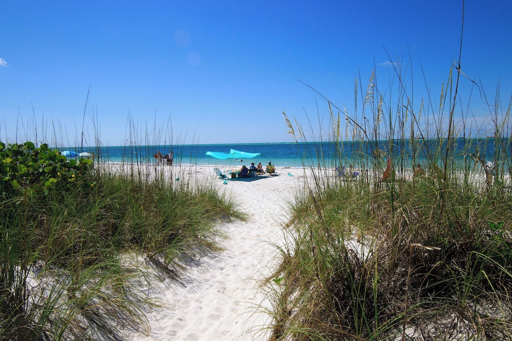 Anna Maria Island Blue Bella Bliss - Private Heated Pool
