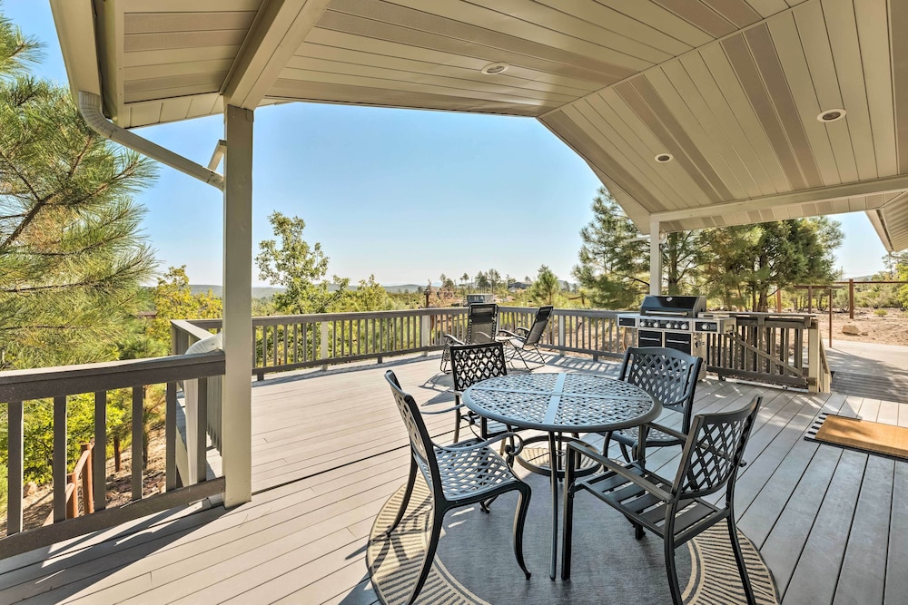 Fireplace, Deck & Grill: Show Low Haven view 3