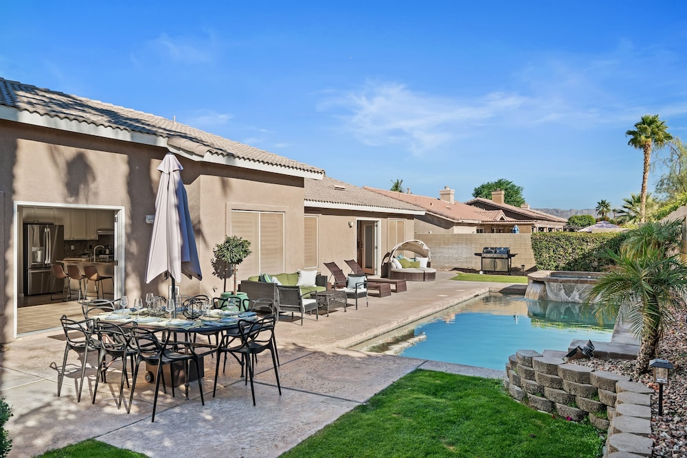 La Quinta Desert Haven Luxe Stay w Private Pool Hot Tub Pool Table