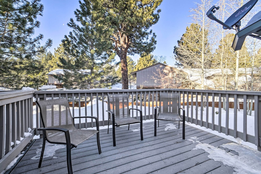 Epic Mammoth Lakes Getaway w/ Shared Pool, Hot Tub view 4